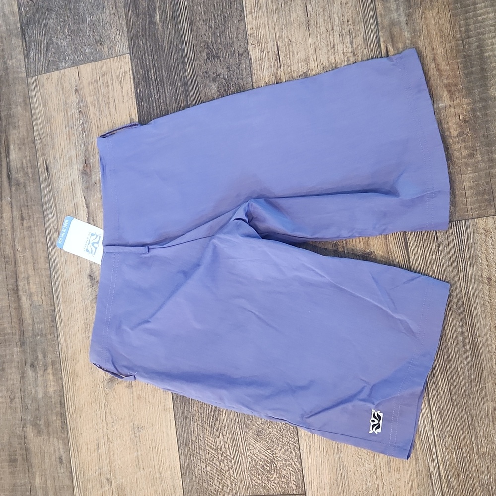 Be Present Yoga Shorts - Picture 4 of 5